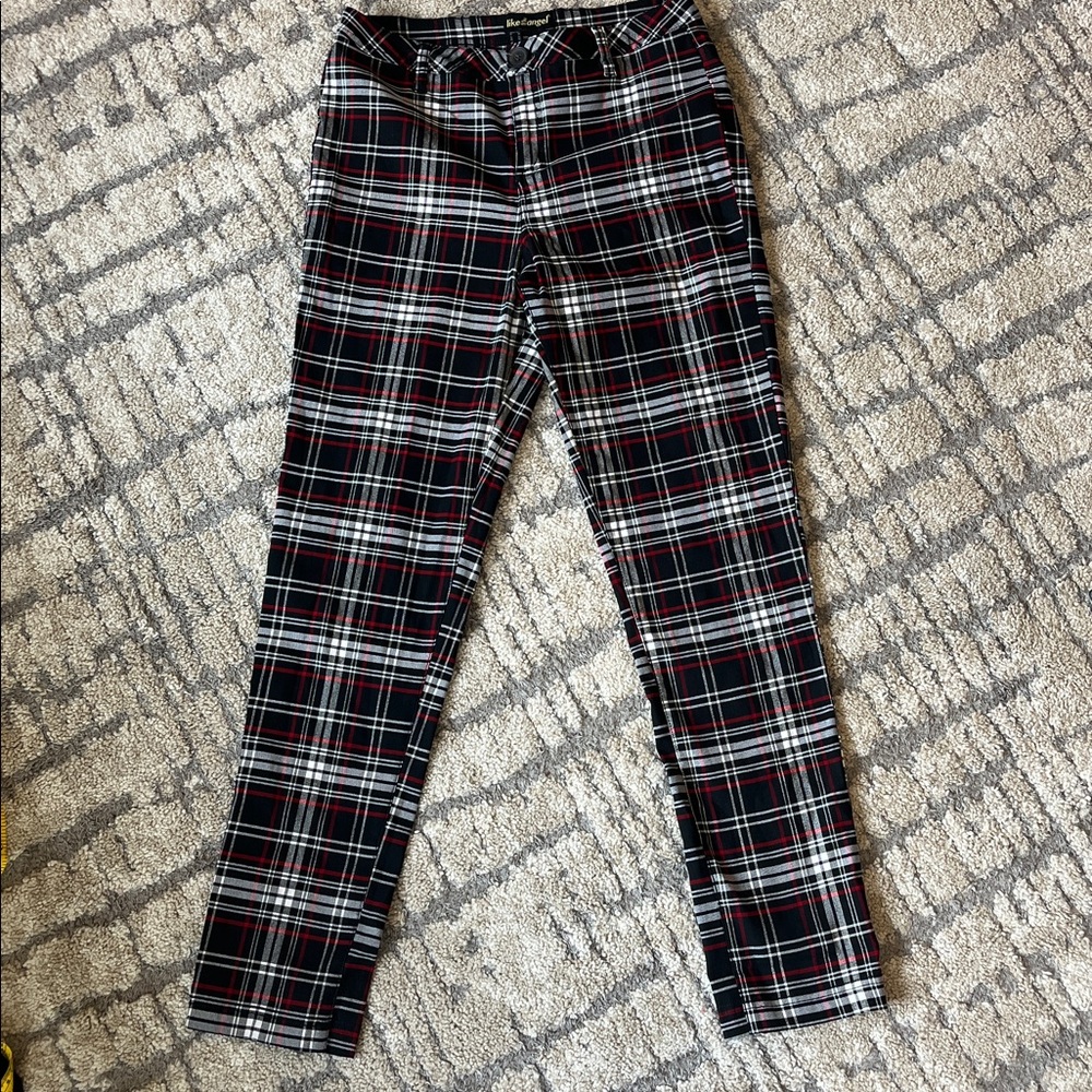 Like an Angel Plaid Ankle Pants in Black, Red, and White, Size Large